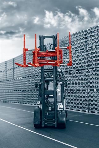 Optimum visibility on all operating levels - the new MEYER Generation G Pallet Handler.