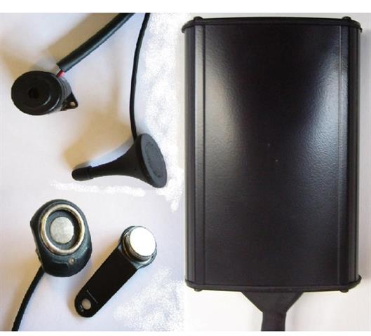 FMX UnitComponents - including: buzzer to alert driver to infringement or warning, GSM antenna, FMX unit in die-cast aluminium extrusion, I-tag for driver identification and access control, I-tag reader mounted on FLT dashboard.